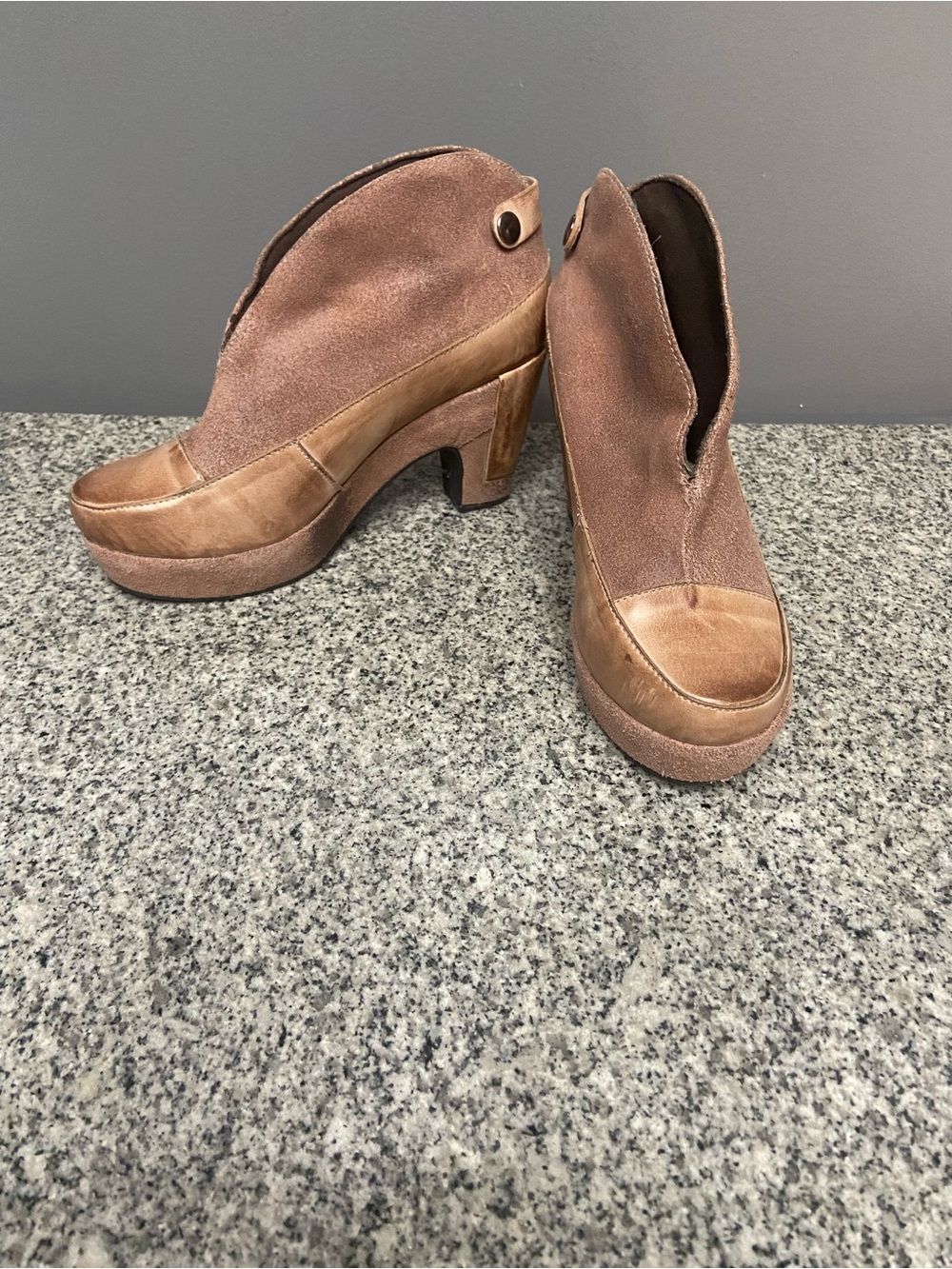 ANTELOPE Womens Tan Ankle Bootie W/Heel 905 Hi Clevage Size 36 (US 5) Festival